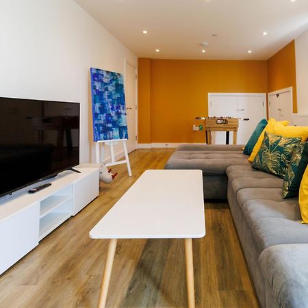 City Centre, Sleeps 7, Stunning Views & Parking, Interconnected Rooms Long Stay Work Contractor Leisure, Diamond Penthouse Cambridge  Bagian luar foto