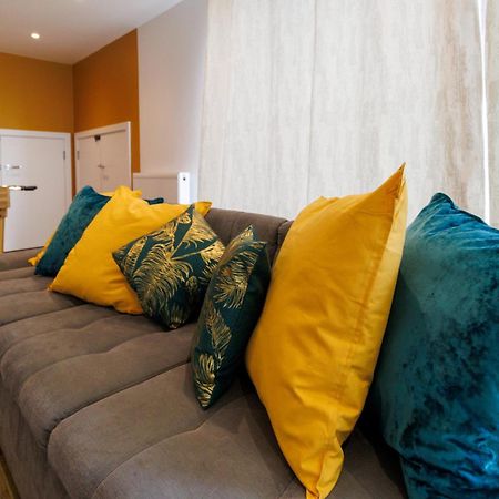 City Centre, Sleeps 7, Stunning Views & Parking, Interconnected Rooms Long Stay Work Contractor Leisure, Diamond Penthouse Cambridge  Bagian luar foto