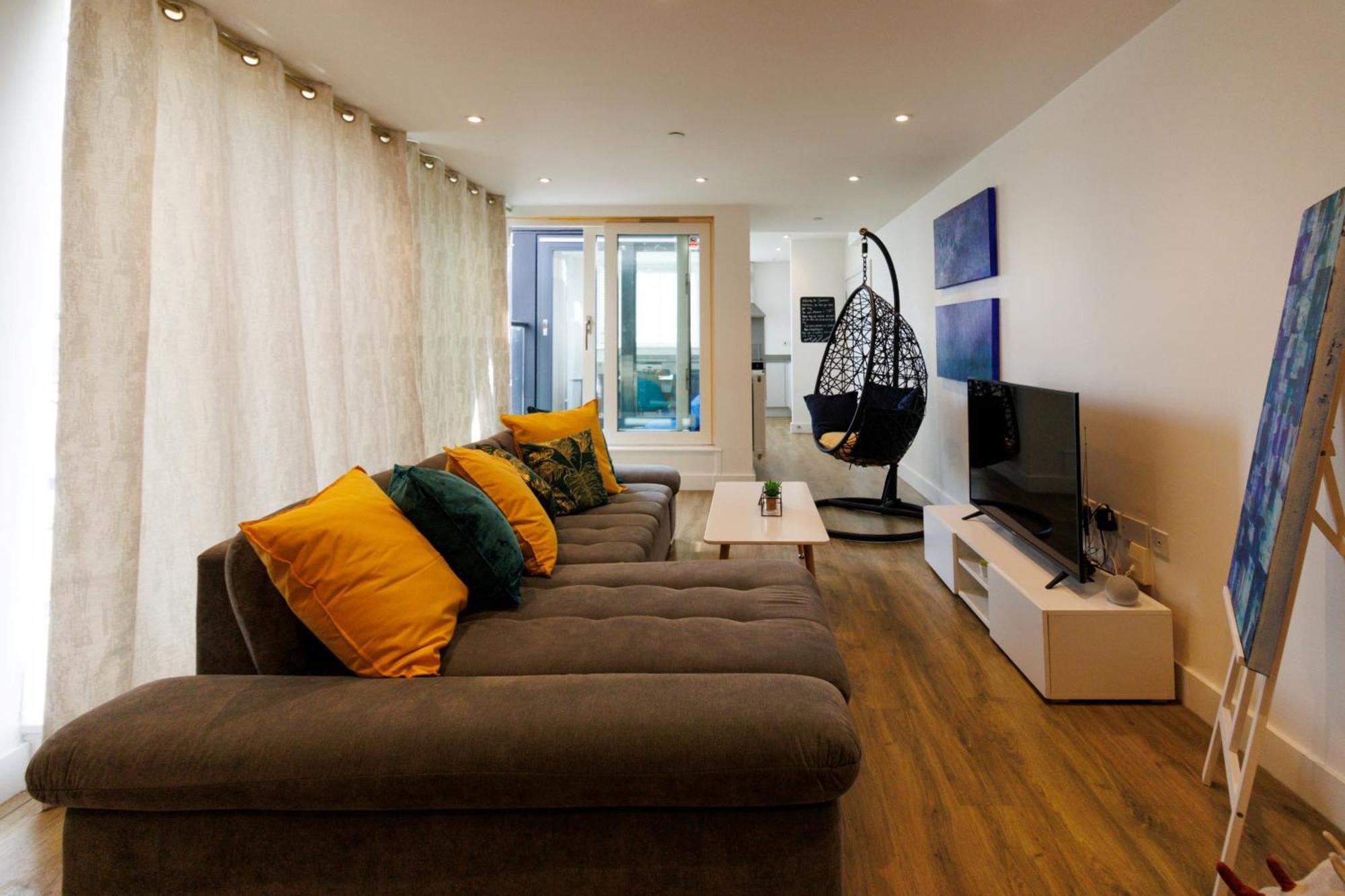 City Centre, Sleeps 7, Stunning Views & Parking, Interconnected Rooms Long Stay Work Contractor Leisure, Diamond Penthouse Cambridge  Bagian luar foto