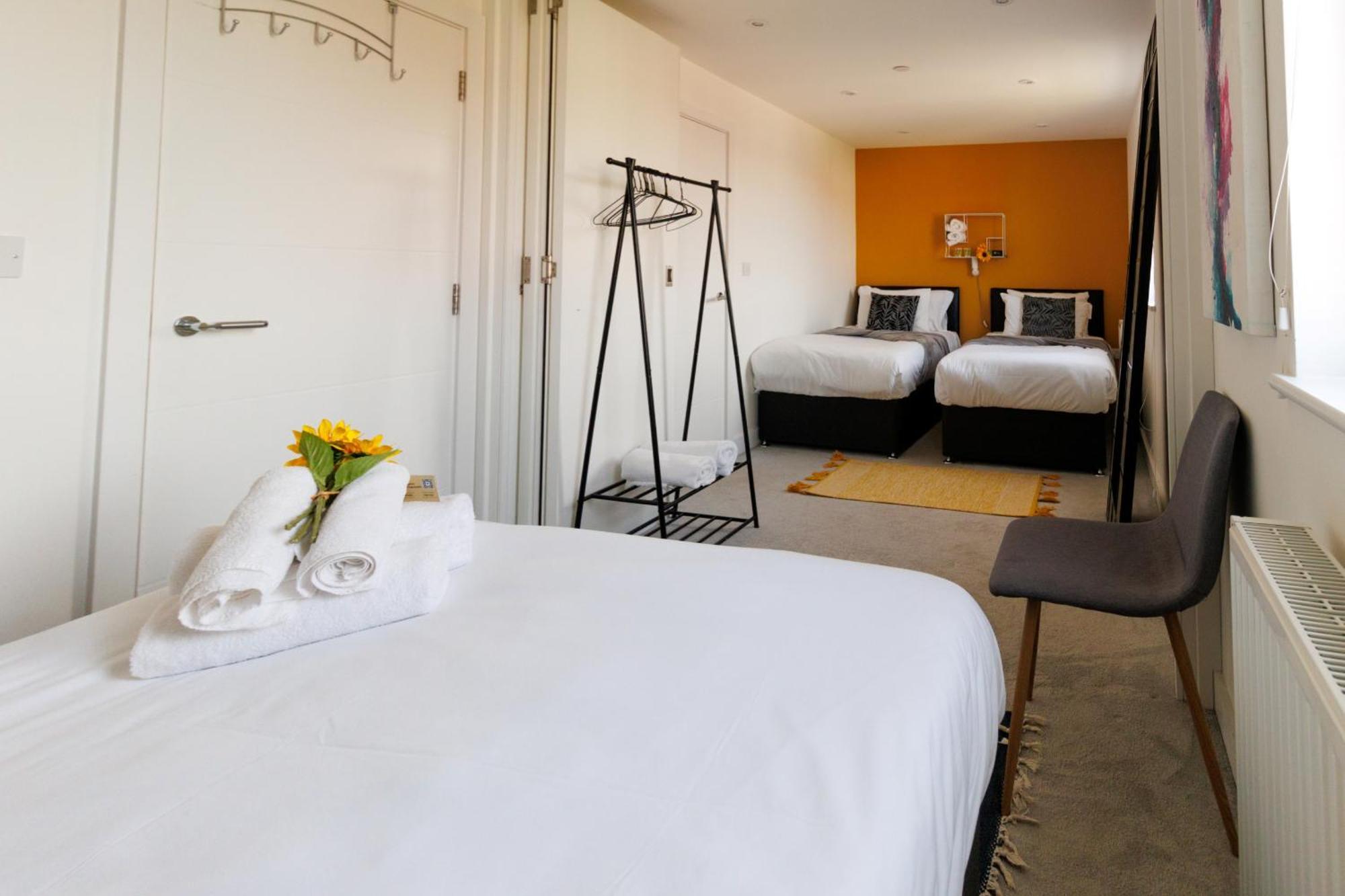 City Centre, Sleeps 7, Stunning Views & Parking, Interconnected Rooms Long Stay Work Contractor Leisure, Diamond Penthouse Cambridge  Bagian luar foto
