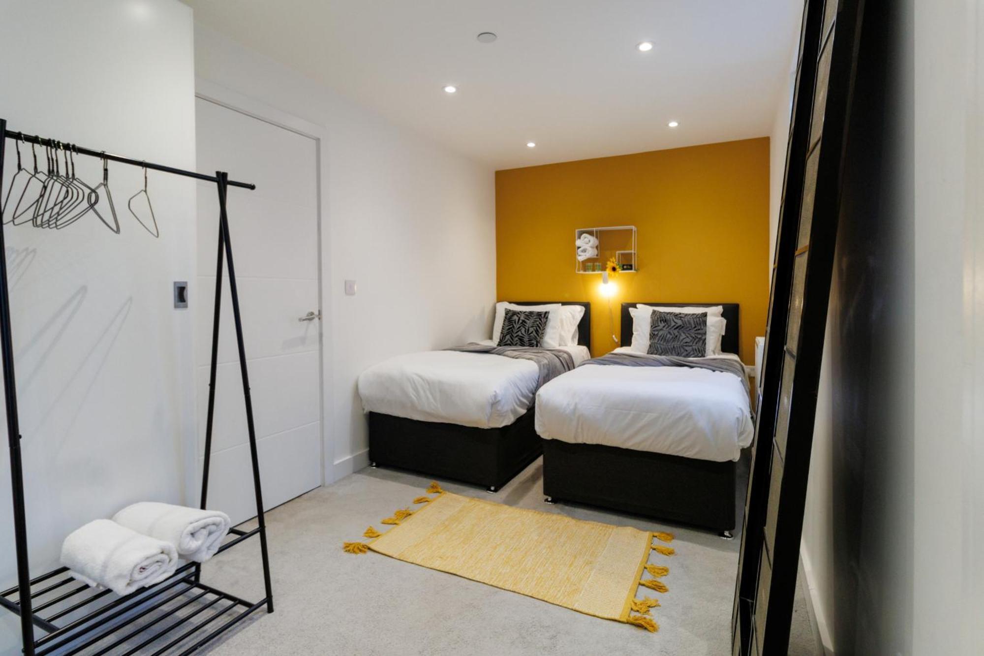 City Centre, Sleeps 7, Stunning Views & Parking, Interconnected Rooms Long Stay Work Contractor Leisure, Diamond Penthouse Cambridge  Bagian luar foto