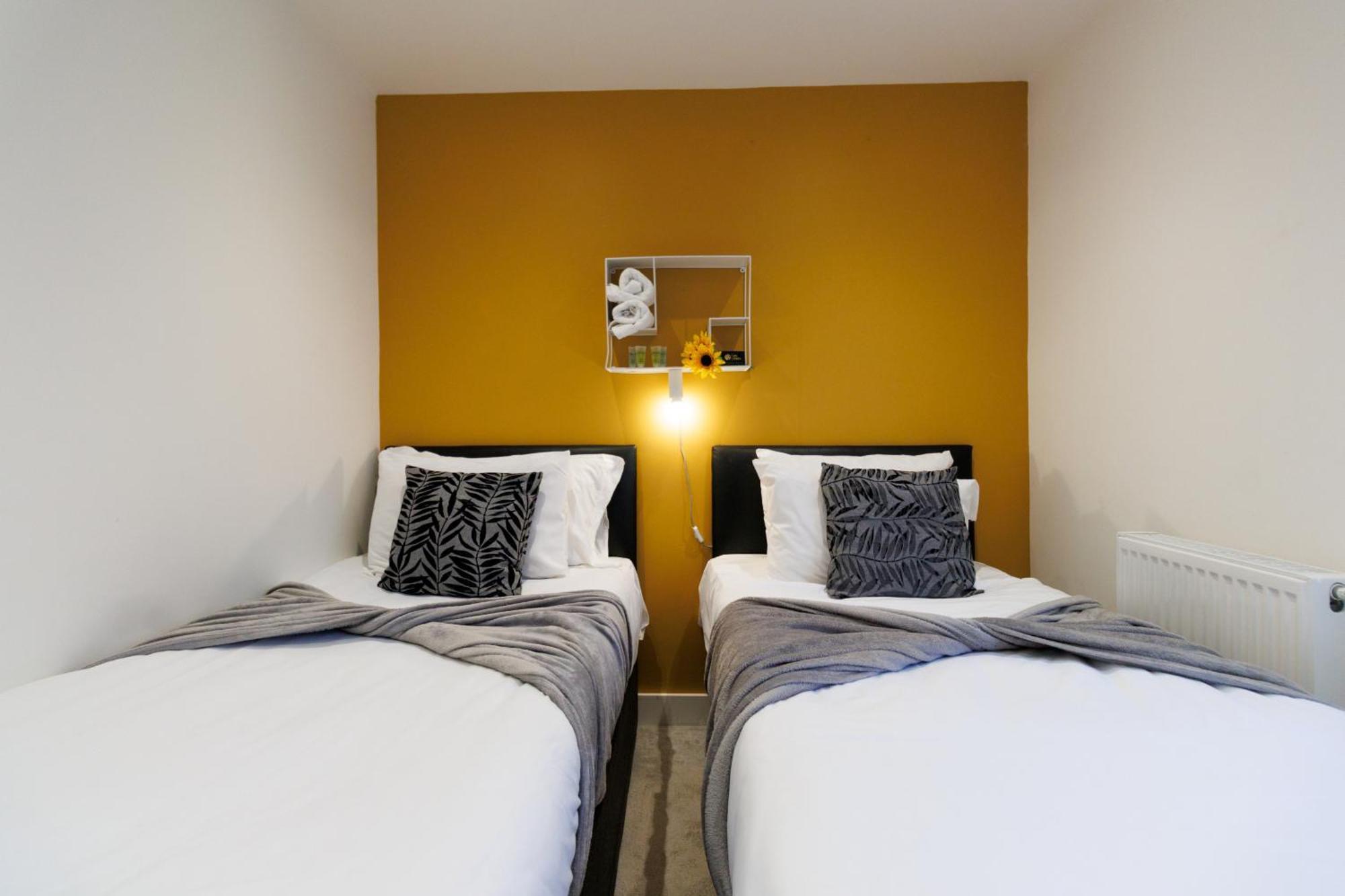 City Centre, Sleeps 7, Stunning Views & Parking, Interconnected Rooms Long Stay Work Contractor Leisure, Diamond Penthouse Cambridge  Bagian luar foto