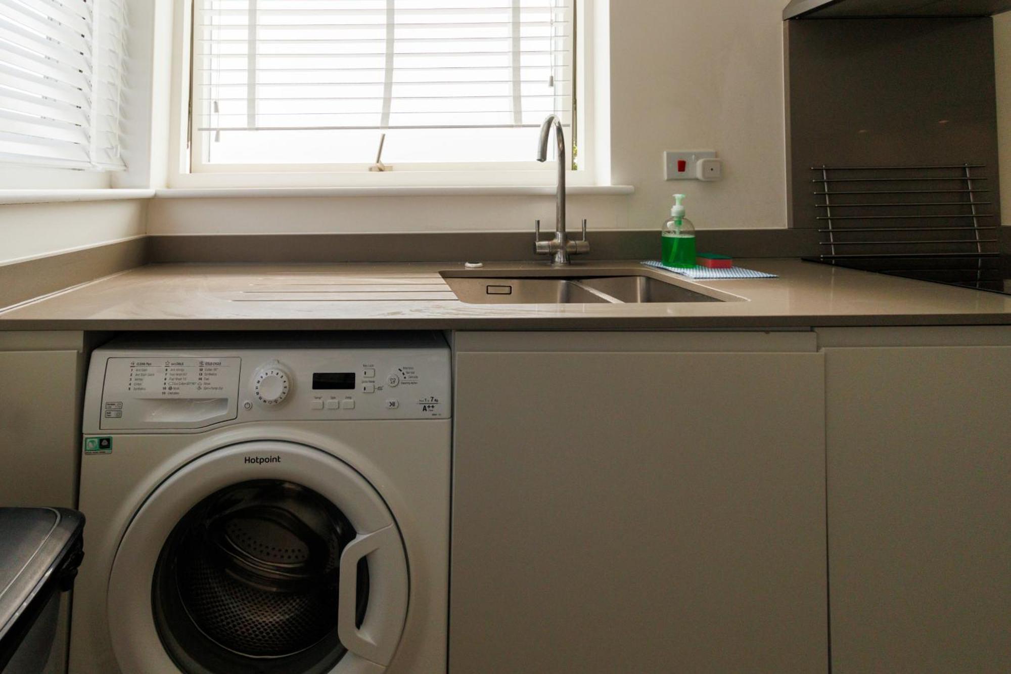 City Centre, Sleeps 7, Stunning Views & Parking, Interconnected Rooms Long Stay Work Contractor Leisure, Diamond Penthouse Cambridge  Bagian luar foto