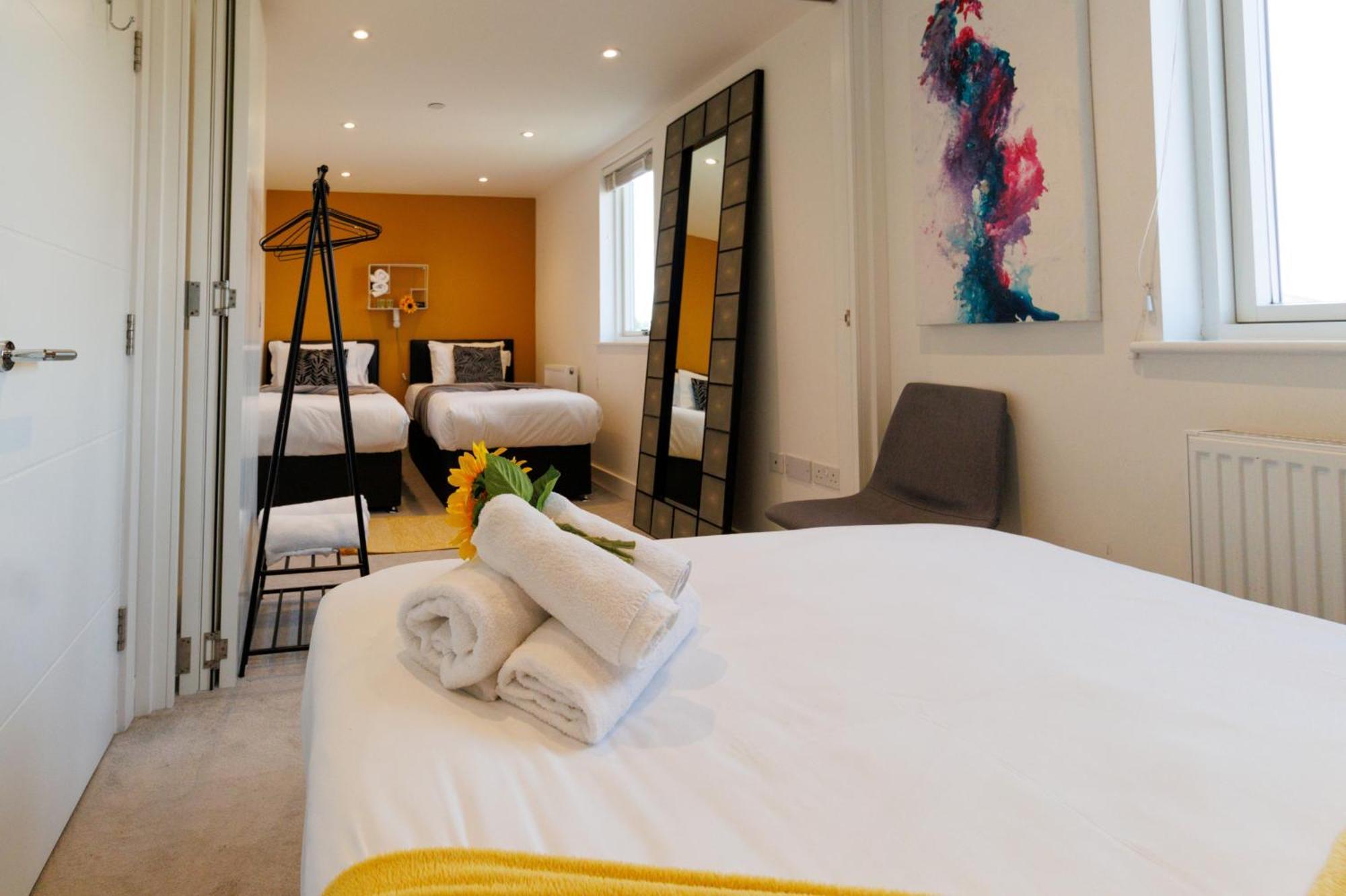 City Centre, Sleeps 7, Stunning Views & Parking, Interconnected Rooms Long Stay Work Contractor Leisure, Diamond Penthouse Cambridge  Bagian luar foto