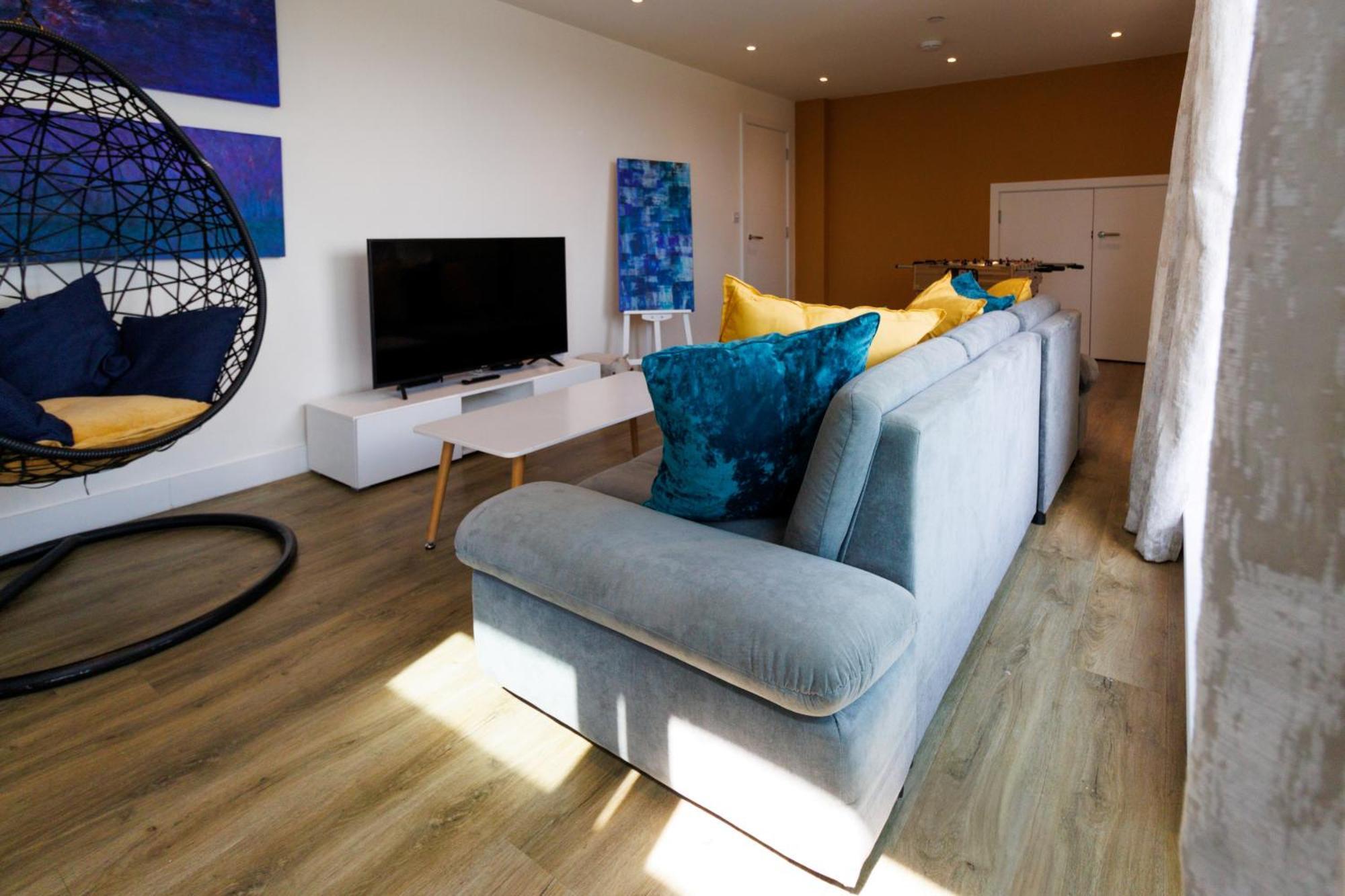 City Centre, Sleeps 7, Stunning Views & Parking, Interconnected Rooms Long Stay Work Contractor Leisure, Diamond Penthouse Cambridge  Bagian luar foto