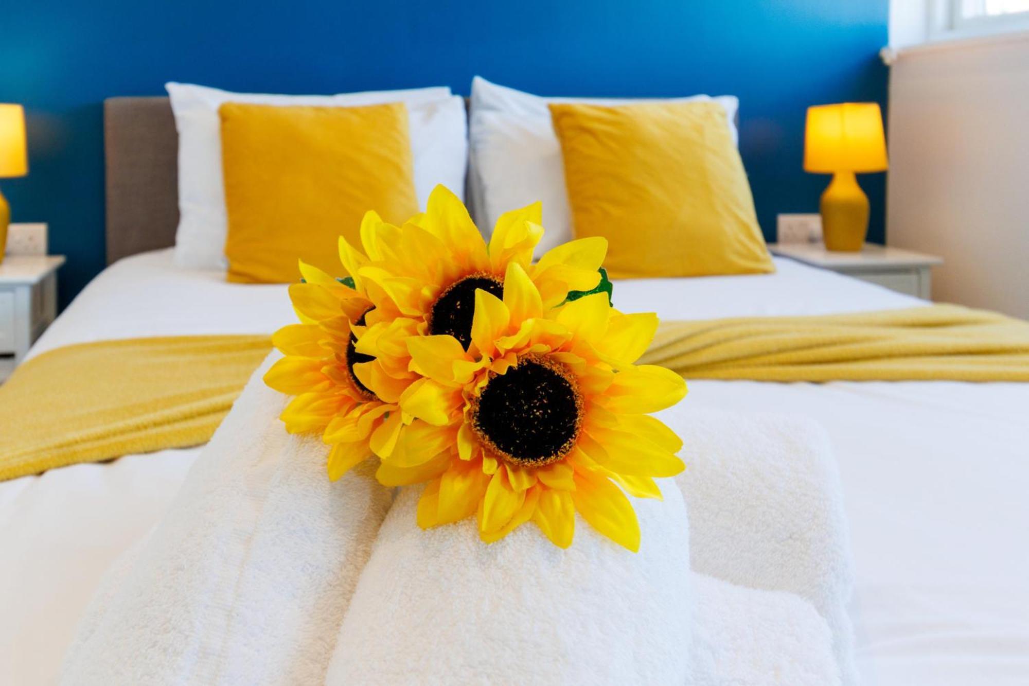 City Centre, Sleeps 7, Stunning Views & Parking, Interconnected Rooms Long Stay Work Contractor Leisure, Diamond Penthouse Cambridge  Bagian luar foto