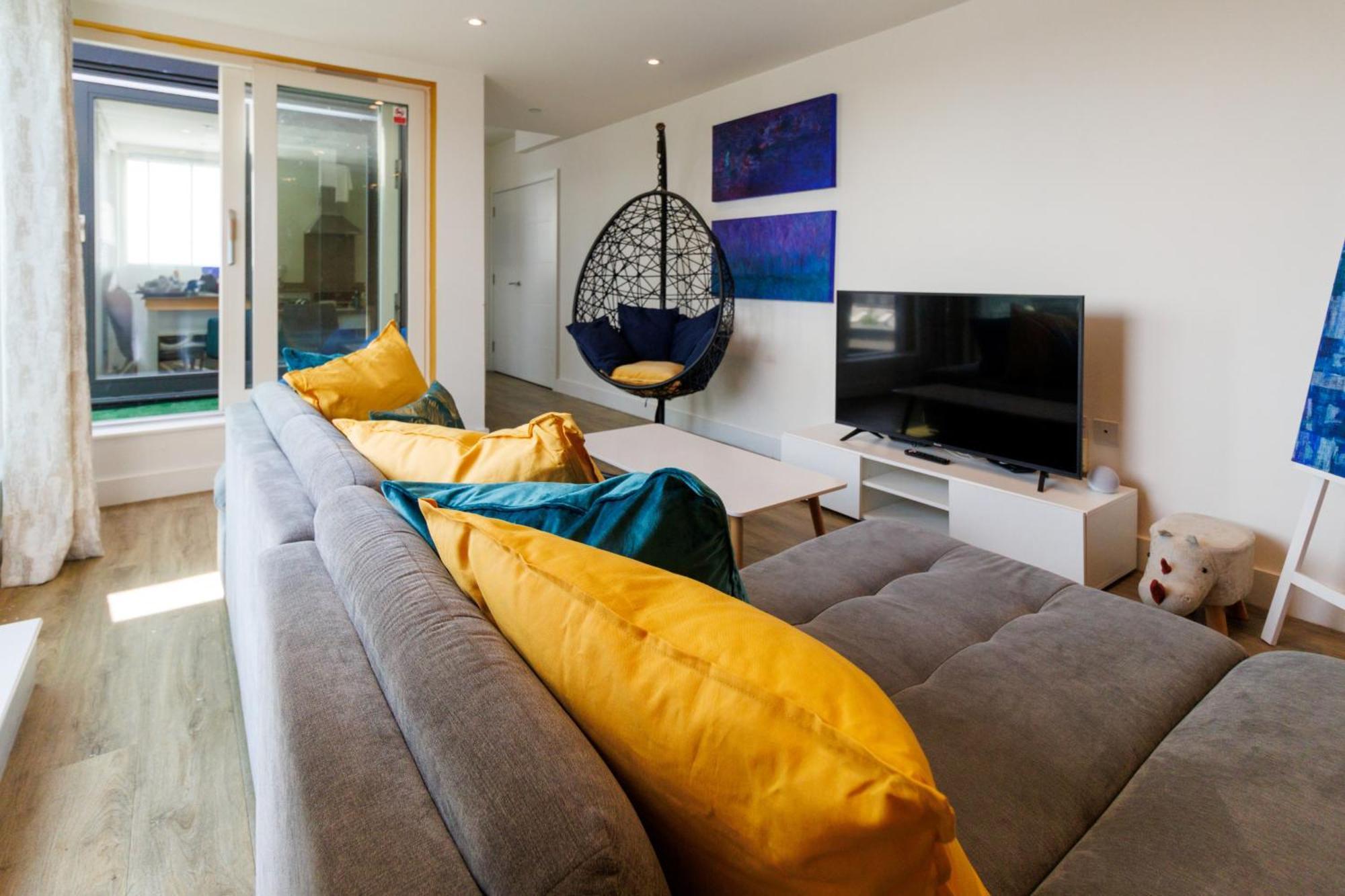 City Centre, Sleeps 7, Stunning Views & Parking, Interconnected Rooms Long Stay Work Contractor Leisure, Diamond Penthouse Cambridge  Bagian luar foto
