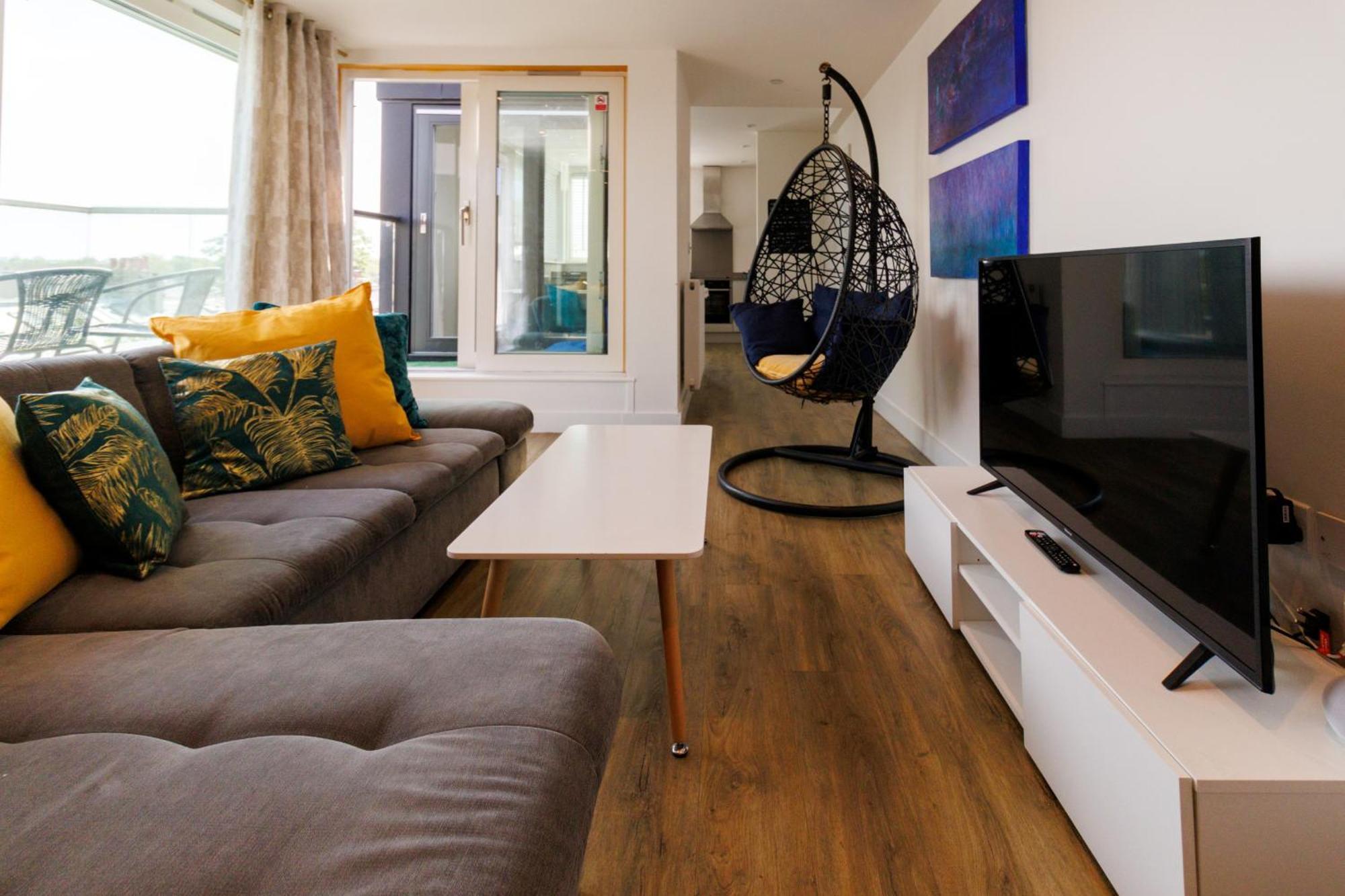 City Centre, Sleeps 7, Stunning Views & Parking, Interconnected Rooms Long Stay Work Contractor Leisure, Diamond Penthouse Cambridge  Bagian luar foto