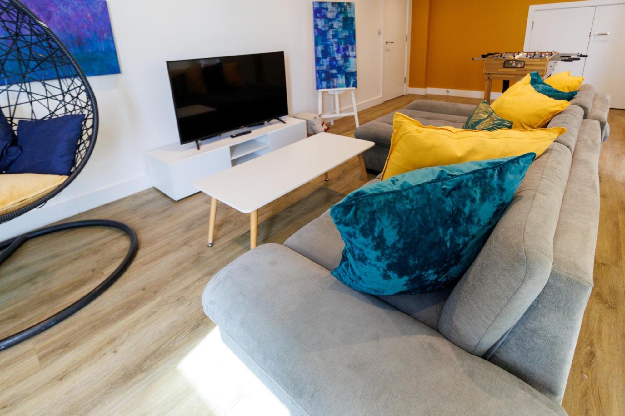 City Centre, Sleeps 7, Stunning Views & Parking, Interconnected Rooms Long Stay Work Contractor Leisure, Diamond Penthouse Cambridge  Bagian luar foto