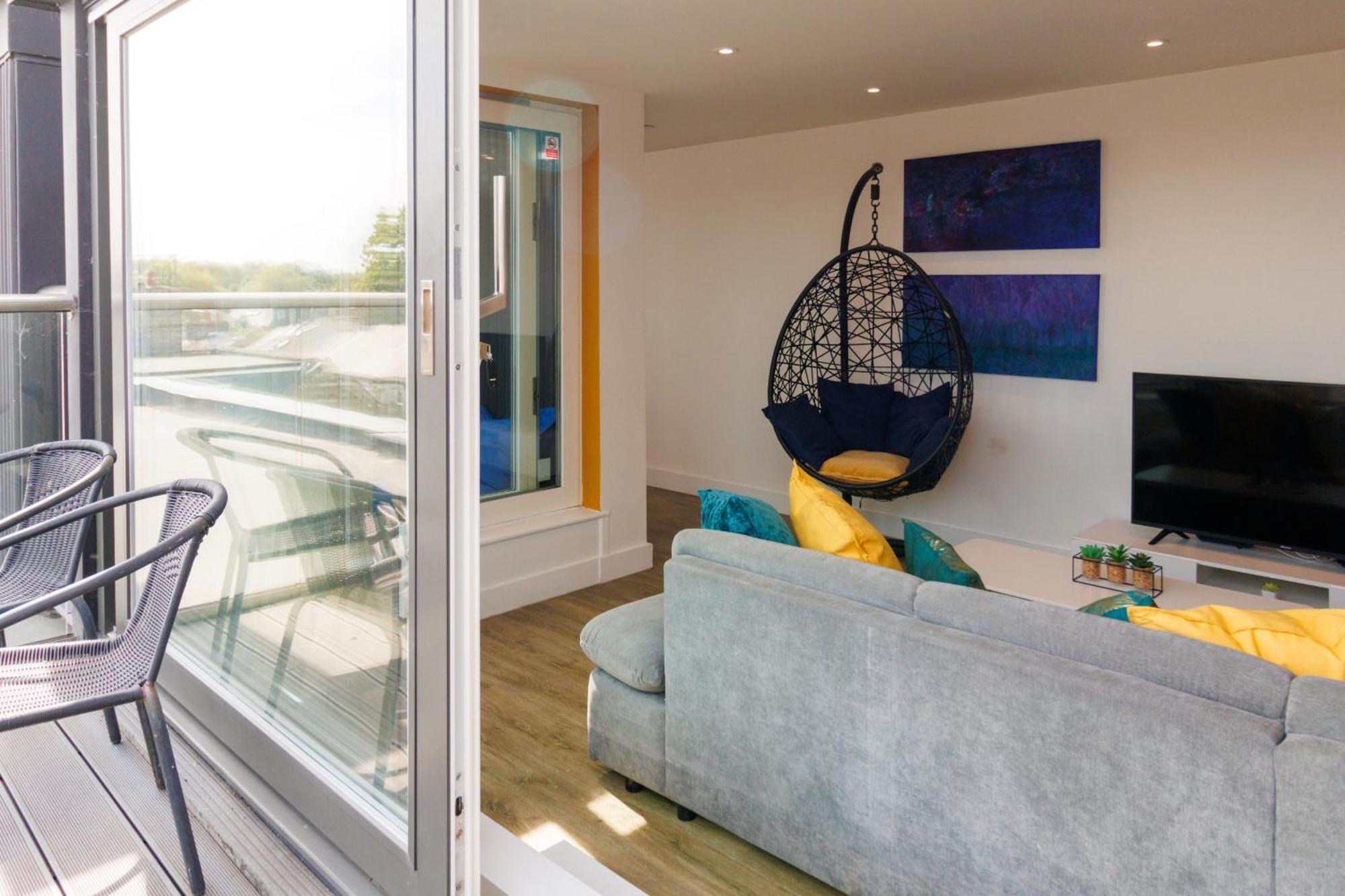 City Centre, Sleeps 7, Stunning Views & Parking, Interconnected Rooms Long Stay Work Contractor Leisure, Diamond Penthouse Cambridge  Bagian luar foto