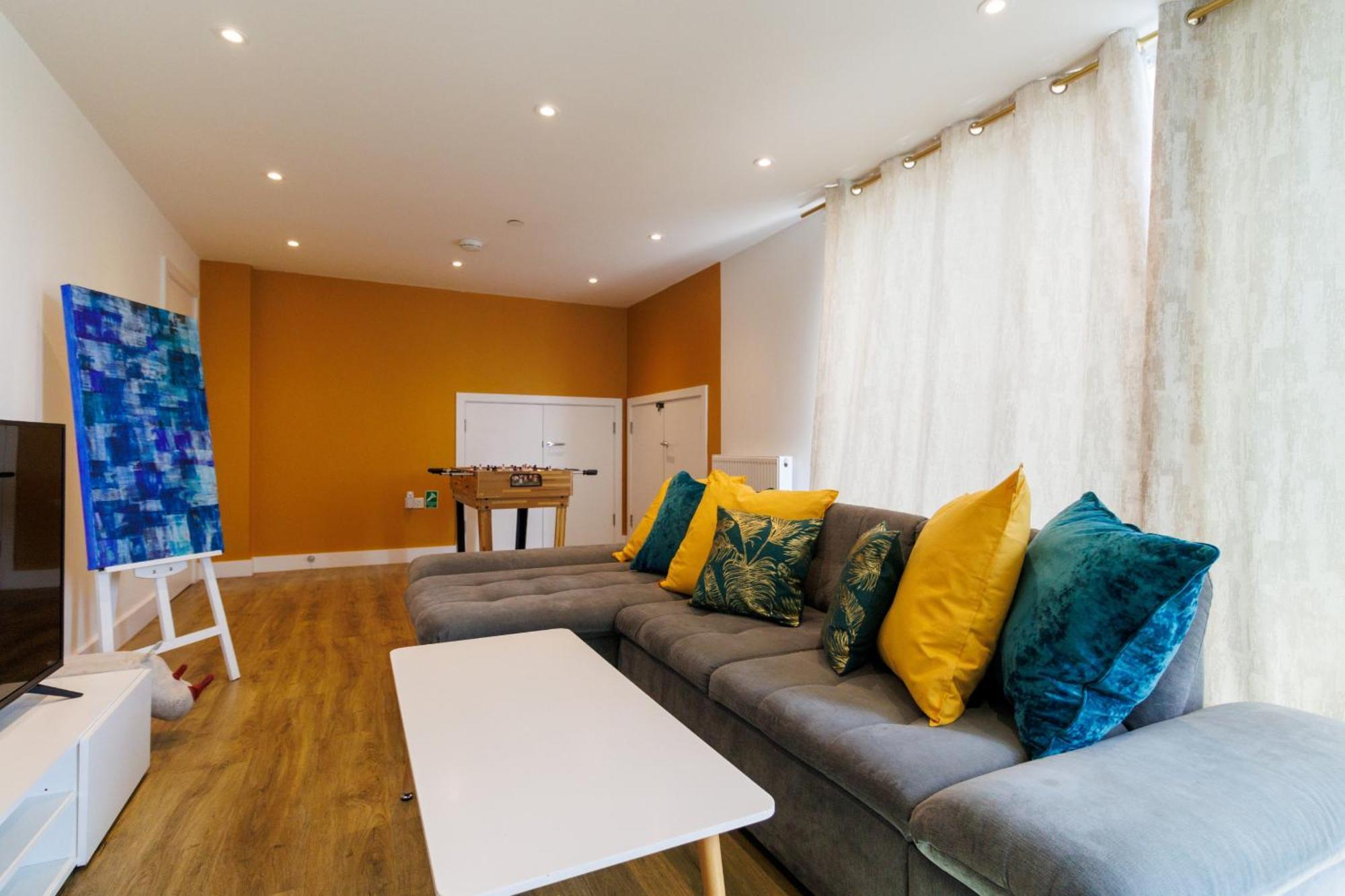 City Centre, Sleeps 7, Stunning Views & Parking, Interconnected Rooms Long Stay Work Contractor Leisure, Diamond Penthouse Cambridge  Bagian luar foto